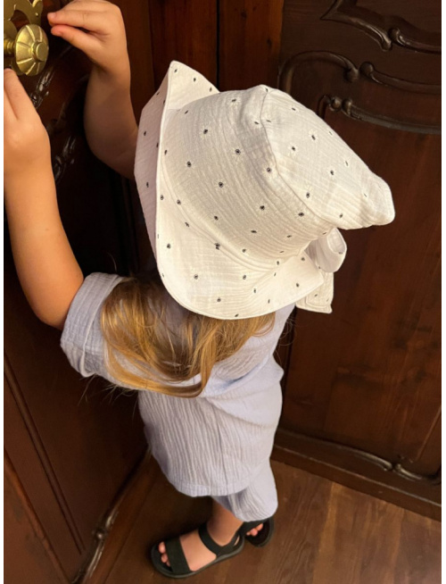 Klobúk Number 1 - gázovina/mušelín - margarétka na bielom podklade