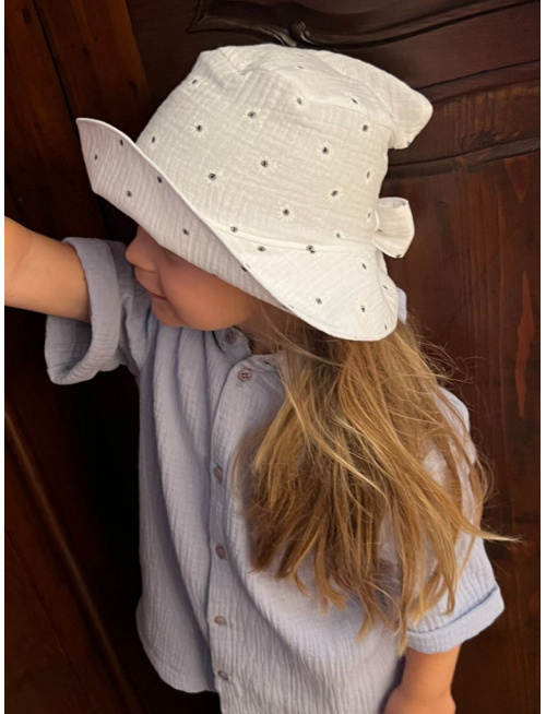 Klobúk Number 1 - gázovina/mušelín - margarétka na bielom podklade