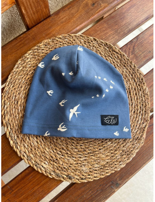 Úpletová šmolko čiapka - jednovrstvová - lastovička na modrej - LEN DO VYPREDANIA ZÁSOB