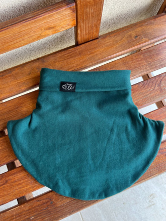 Parma tvarovaný nákrčník - smaragd zelená - dvojvrstvový