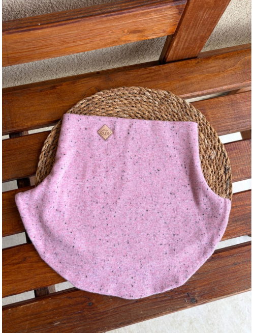 Žíhaný rebro tvarovaný nákrčník