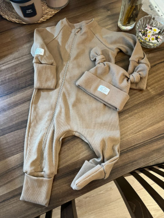 SET Rebro NEW BORN overal  + mini rebro čiapočka s uzlíčkami