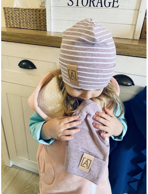 Žíhaná čiapka s vyhnutým lemom - staroružová pásikavá