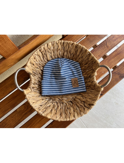 Žíhaná čiapka s vyhnutým lemom - kobaltová pásikavá