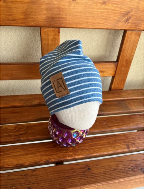 Žíhaná čiapka s vyhnutým lemom - kobaltová pásikavá