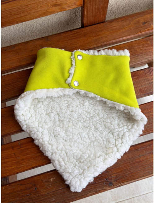 Warmkeeper trojuholníkový nákrčník podšitý barančekom - neón limetka