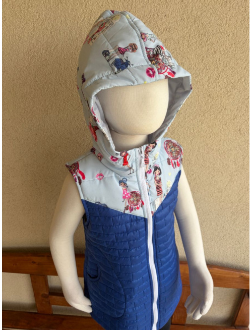 Rastúca vesta so stojačikovou kapucňou - DOMI - kombinovaná - POSLEDNÝ KUS