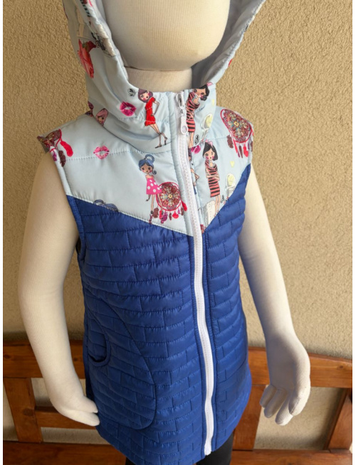 Rastúca vesta so stojačikovou kapucňou z prešiváku - DOMI - kombinovaná - POSLEDNÝ KUS