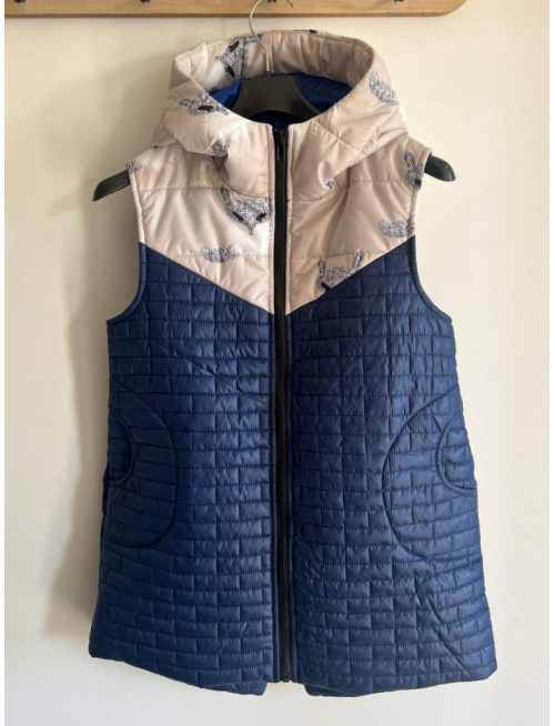 Rastúca vesta so stojačikovou kapucňou z prešiváku - DOMI - kombinovaná - POSLEDNÝ KUS