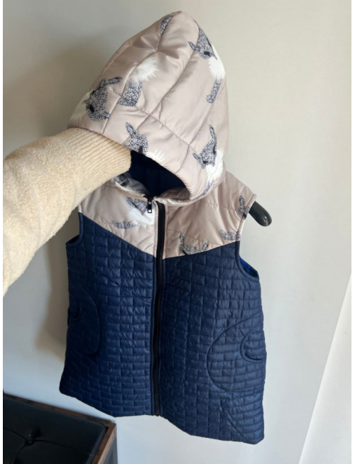 Rastúca vesta so stojačikovou kapucňou - DOMI - kombinovaná - POSLEDNÝ KUS