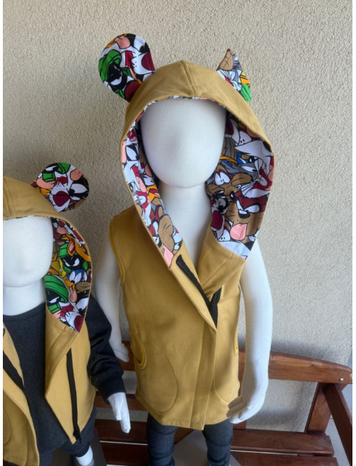 Rastúca PARMA vesta so šikmozipsom a uškami - ALEX - francúzska horčica + vzor - POSLEDNÝ KUS