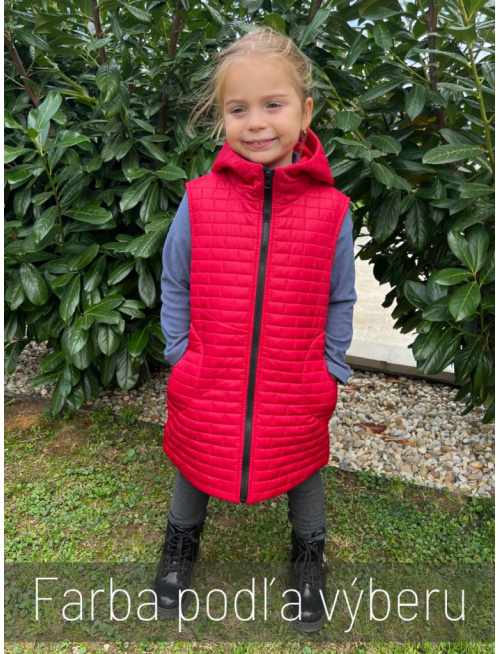 Rastúca vesta s rovnozipsom a stojačikovou kapucňou - prešivák podšitý podšívkou - DOMI