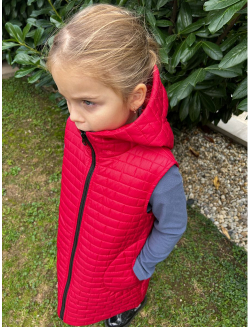 Rastúca vesta s rovnozipsom a stojačikovou kapucňou - prešivák podšitý podšívkou - DOMI