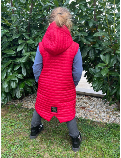 Rastúca vesta s rovnozipsom a stojačikovou kapucňou - prešivák podšitý podšívkou - DOMI