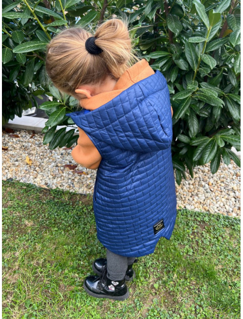 Rastúca vesta s rovnozipsom a stojačikovou kapucňou - prešivák podšitý podšívkou - DOMI