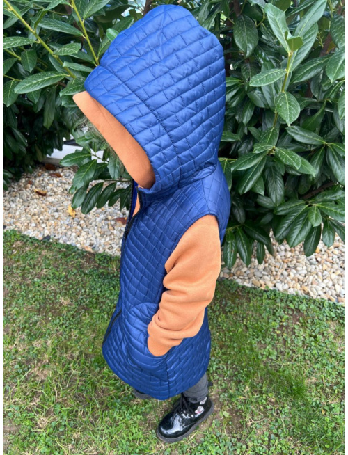 Rastúca vesta s rovnozipsom a stojačikovou kapucňou - prešivák podšitý podšívkou - DOMI