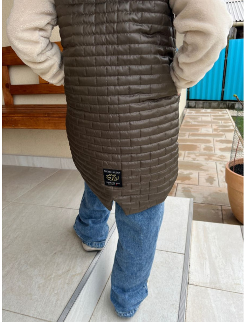 Rastúca vesta s rovnozipsom a stojačikovou kapucňou - prešivák podšitý podšívkou - DOMI