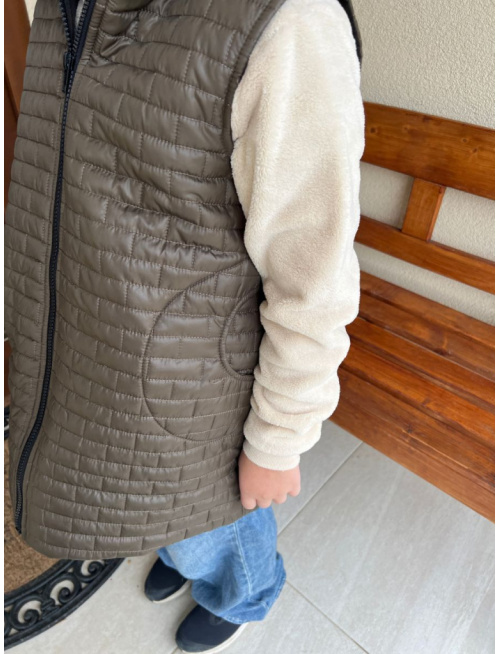 Rastúca vesta s rovnozipsom a stojačikovou kapucňou - prešivák podšitý podšívkou - DOMI