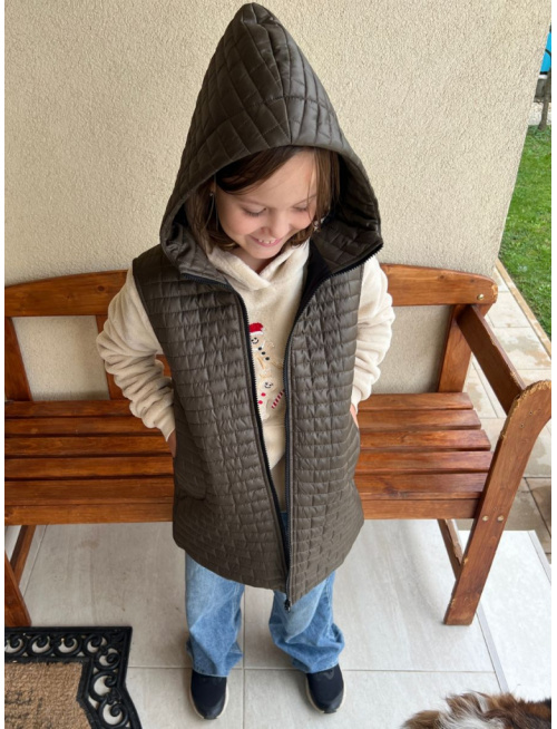 Rastúca vesta s rovnozipsom a stojačikovou kapucňou - prešivák podšitý podšívkou - DOMI