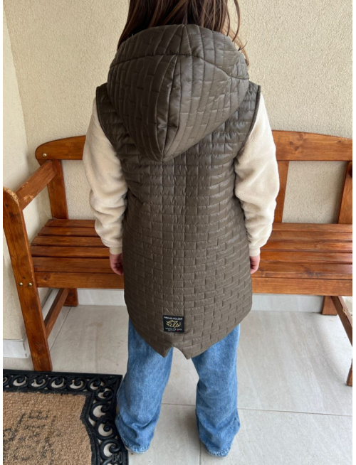 Rastúca vesta s rovnozipsom a stojačikovou kapucňou - prešivák podšitý podšívkou - DOMI