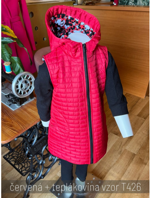 Rastúca vesta s rovnozipsom a stojačikovou kapucňou - prešivák podšitý teplákovinou - DOMI