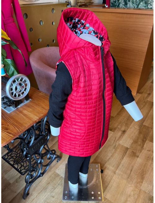 Rastúca vesta s rovnozipsom a stojačikovou kapucňou - prešivák podšitý teplákovinou - DOMI