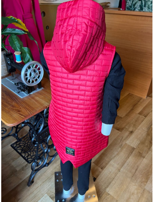 Rastúca vesta s rovnozipsom a stojačikovou kapucňou - prešivák podšitý teplákovinou - DOMI