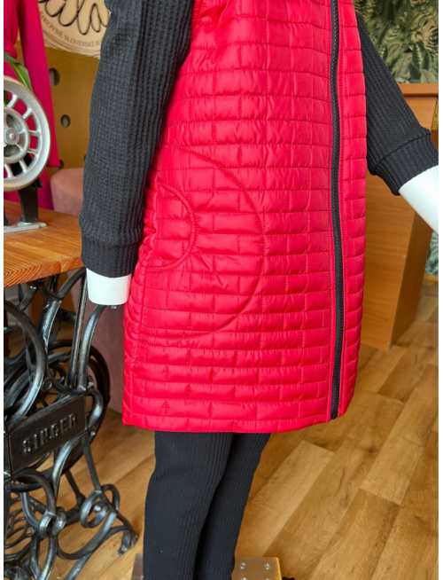 Rastúca vesta s rovnozipsom a stojačikovou kapucňou - prešivák podšitý teplákovinou - DOMI