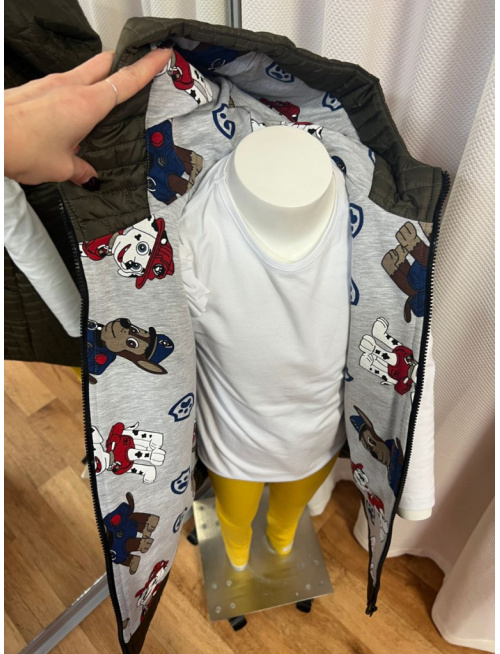 Rastúca vesta s rovnozipsom a stojačikovou kapucňou - prešivák podšitý teplákovinou - DOMI