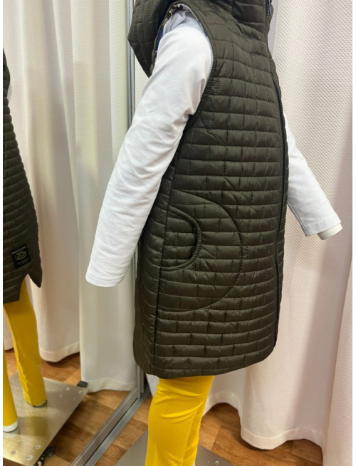 Rastúca vesta s rovnozipsom a stojačikovou kapucňou - prešivák podšitý teplákovinou - DOMI