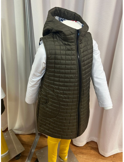 Rastúca vesta s rovnozipsom a stojačikovou kapucňou - prešivák podšitý teplákovinou - DOMI