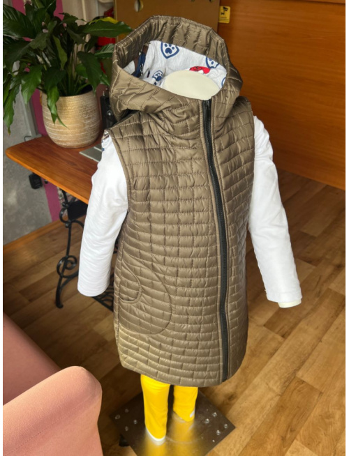 Rastúca vesta s rovnozipsom a stojačikovou kapucňou - prešivák podšitý teplákovinou - DOMI