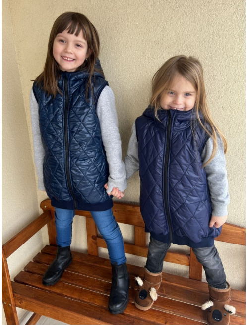 Pérová vesta s rovnozipsom a stojačikovou kapucňou