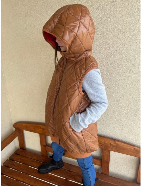 Pérová vesta s rovnozipsom a stojačikovou kapucňou