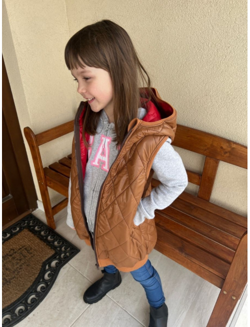 Pérová vesta s rovnozipsom a stojačikovou kapucňou