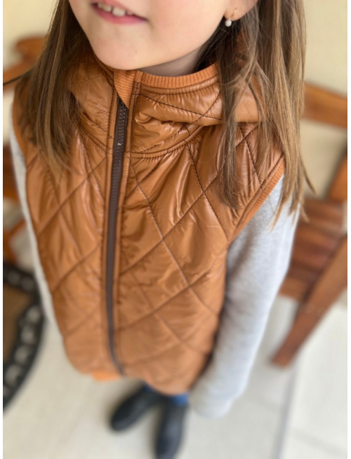 Pérová vesta s rovnozipsom a stojačikovou kapucňou